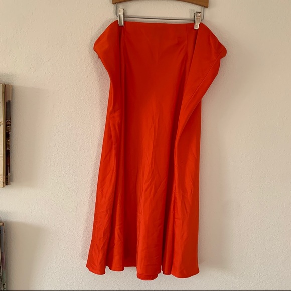 Express Red Satin Midi-skirt - Picture 3 of 4